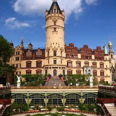 Am Schloss Шверин