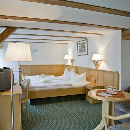 Hotel Am Schloss 3*